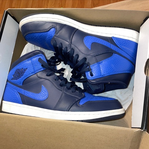 Size 11- Jordan 1 Retro Mid Obsidian Royal 2018